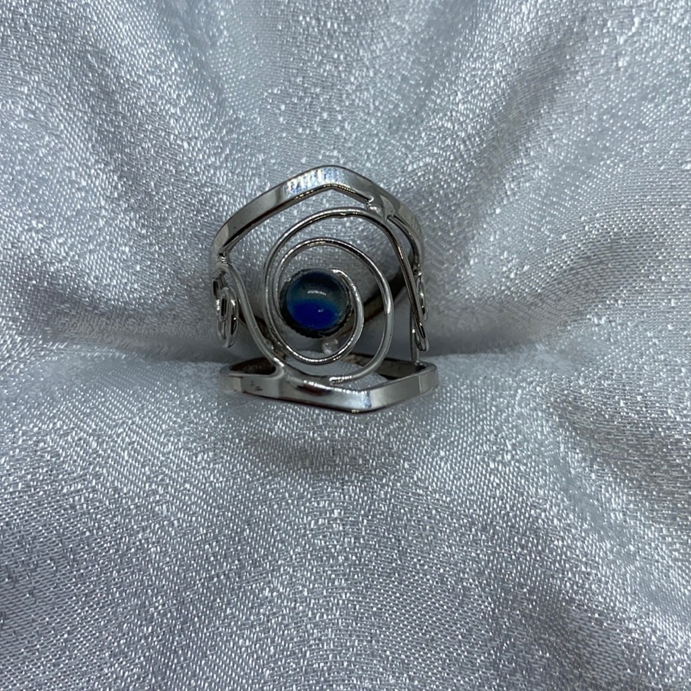 Delicate silver ring w/blue jewel.